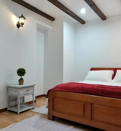 Semesterbostad Casinha Da Capela 1935 *